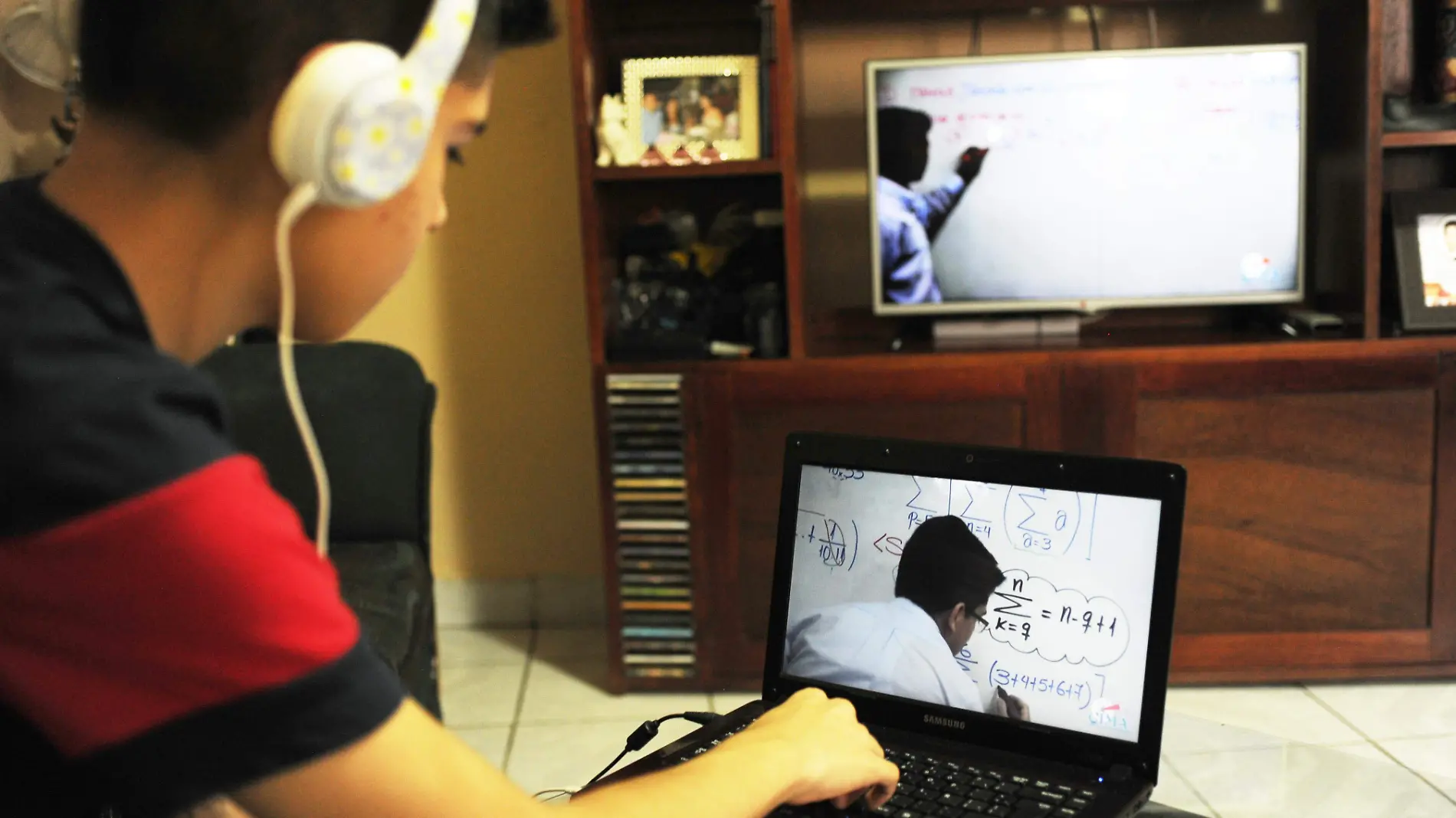 EDUCACION A DISTANCIA. Foto M. Huizar (14)